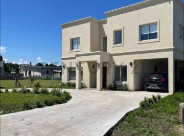 Oficina comercial · 250m² · 5 Ambientes · 1 Cochera · Casa en Venta en Barrio Rumenco Joven Jorge Newbery 5050