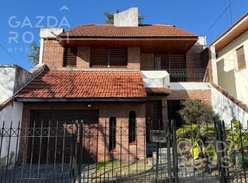 Casa · 249m² · 5 Ambientes · 2 Cocheras · Casa en Venta en José Marmol