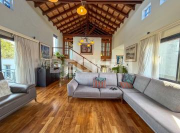 Casa · 388m² · 8 Ambientes · 2 Cocheras · Casa en Lomas de La Carolina