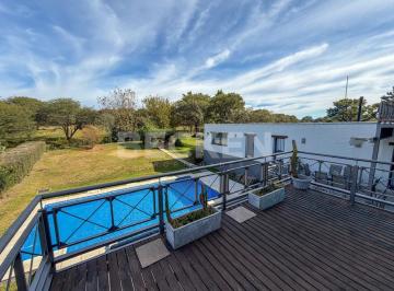Casa · 388m² · 8 Ambientes · 2 Cocheras · Casa en Lomas de La Carolina