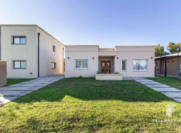 Casa de 4 ambientes, Pilar · Casa de Una Planta con Gran Galería y Jardín en Santa Emilia – Pilar del Este