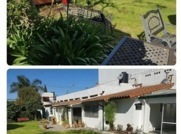 Casa · 380m² · 2 Ambientes · 3 Cocheras · Venta Importante Casa con Pileta Climatizada