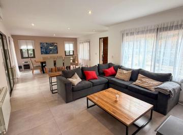 Casa · 183m² · 5 Ambientes · 1 Cochera · Casa - Venta - 3 Dorm. - Barrio Altos del Challao - Las Heras - Mendoza
