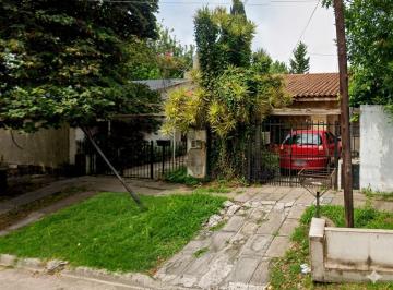 Casa · 200m² · 3 Ambientes · 1 Cochera · Venta Casa Castelar Norte Calle Munilla Al 3100