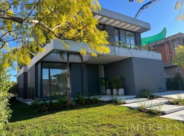 Casa · 526m² · 6 Ambientes · 3 Cocheras · Casa en Venta en Castaños, Nordelta