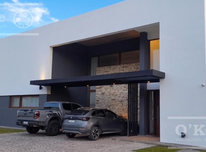 Casa · 470m² · 7 Ambientes · 2 Cocheras