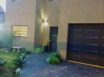 Casa · 189m² · 4 Ambientes · 2 Cocheras · Apta Credito Casa en Venta Y/o Alquiler en Quilmes