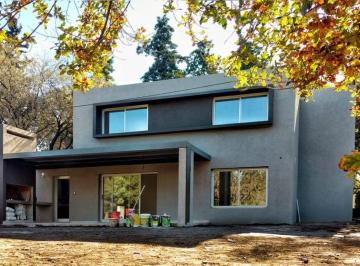 Casa · 143m² · 5 Ambientes · 2 Cocheras · Alquiler Casa 3 Dorm Villa Warcalde Cochera Doble