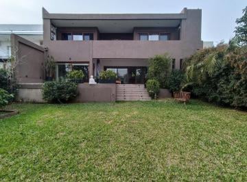 Casa · 340m² · 8 Ambientes · 2 Cocheras · Casa en Parana