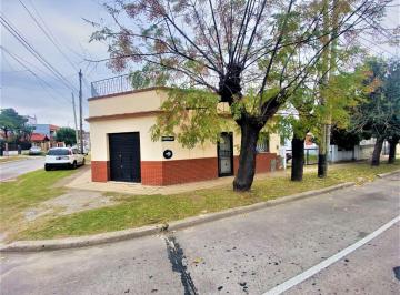 Casa de 4 ambientes, Avellaneda · Casa 4 Ambientes C/ Jardín, Patio y Cochera Para Varios Vehículos - Wilde
