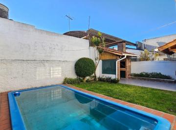 Casa · 175m² · 5 Ambientes · 2 Cocheras · Venta Casa 4 Dorm. en Beccar con 2 Cocheras, Pileta