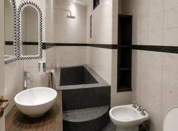 Casa · 95m² · 8 Ambientes · Casa en Venta - 4 Dorm. 3 Baños - 117 m - Barracas