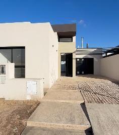 Casa · 120m² · 3 Ambientes · 1 Cochera · Alquiler en Manantiales, 2 Dorm.