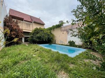 Casa · 250m² · 6 Ambientes · Venta Casa 5 Ambientes en Remedios de Escalada Lanús