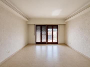 Casa · 250m² · 6 Ambientes · Venta Casa 5 Ambientes en Remedios de Escalada Lanús