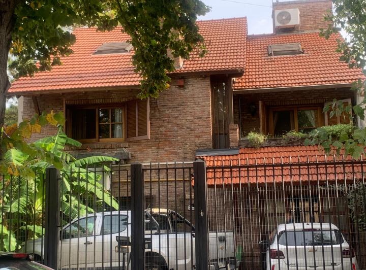 Casa · 344m² · 7 Ambientes · 5 Cocheras