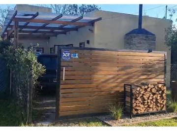 Casa de 3 ambientes, Mar del Plata · Casa Moderna con Jardín, Hogar y Excelente Luminosidad