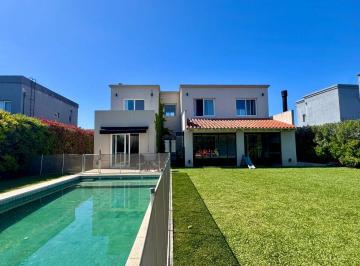 Casa · 163m² · 4 Ambientes · 2 Cocheras · Casa en Vistas, Lote 700 m Puertos del Lago