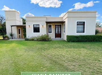 Casa · 1048m² · 4 Ambientes · 1 Cochera · Se Vende Hermosa Casa Apta Crédito Hipotecario en Valle Verde, Luján