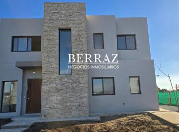 Casa · 170m² · 5 Ambientes · 1 Cochera · Casa Venta 4 Dorm. Lote de 557 Barrio Santa Elisa, Pilar del Este