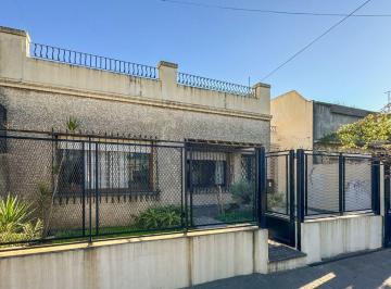 Casa · 140m² · 4 Ambientes · 2 Cocheras · Casa en Lote de 377 m con Quincho y Cochera Doble