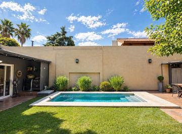 Casa · 130m² · 4 Ambientes · 1 Cochera · Casa 4 Ambientes - 3 Dorm. - 2 Baños - Pileta - Parque - Ituzaingo Norte