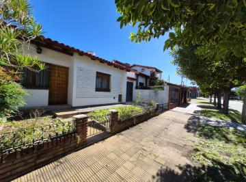 Casa · 90m² · 3 Ambientes · 2 Cocheras · Venta Casa 3 Ambientes con Cochera en Banfield
