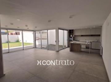 Casa · 220m² · 4 Ambientes · 2 Cocheras · Casa C/escritura! de 220 m² Cub y 360 m² Terreno en Bº Campo Chico Urbanización Residencial