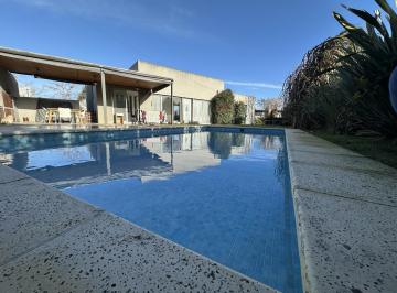 Casa · 140m² · 4 Ambientes · 4 Cocheras · Casa de 4 Ambientes en Una Planta - Apta Credito
