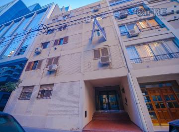 Departamento · 49m² · 2 Ambientes · Departamento en Alquiler de 2 Ambientes Amplios en 2do Piso por Escalera.