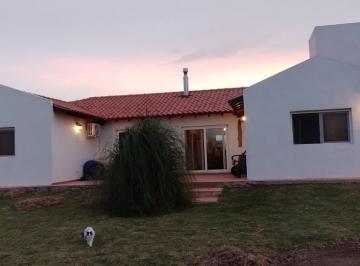 Casa · 136m² · 4 Ambientes · 4 Cocheras · Casa en Barrio El Ensueño - 4 Ambientes