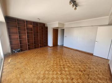 Departamento de 4 ambientes, Balvanera · Excelente Depto. de 4 Ambientes con Cochera Cubierta, Listo Para Ingresar!