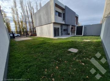 PH · 98m² · 3 Ambientes · 1 Cochera · PH en Cipolletti