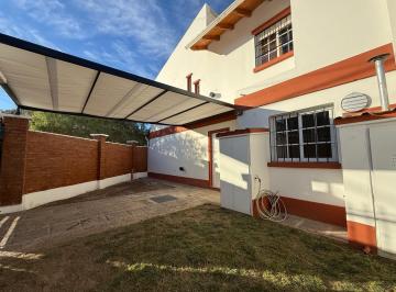 Casa · 95m² · 4 Ambientes · 1 Cochera · Duplex en Alquiler de Dos Dorm. con Cochera Neuquen