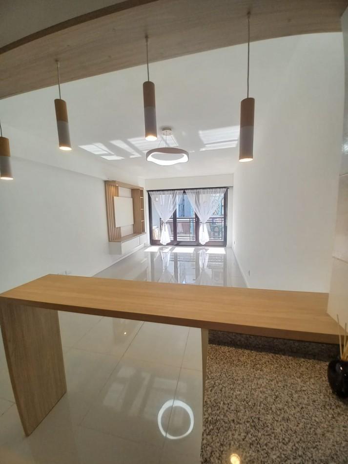 Departamento de 3 ambientes a la calle con balcón saliente