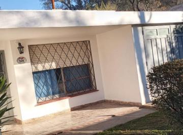 Casa · 87m² · 3 Ambientes · 1 Cochera · Venta Casa Pb 2 Dorm Refaccionada en Valle Hermoso