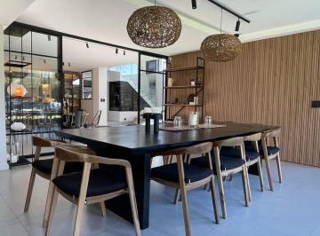 Casa · 932m² · 5 Ambientes · 2 Cocheras · Casa en Venta 5 Ambientes en Ayres de Pilar