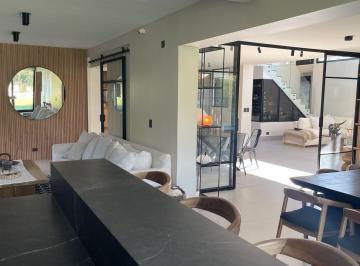 Casa · 932m² · 5 Ambientes · 2 Cocheras · Casa en Venta 5 Ambientes en Ayres de Pilar