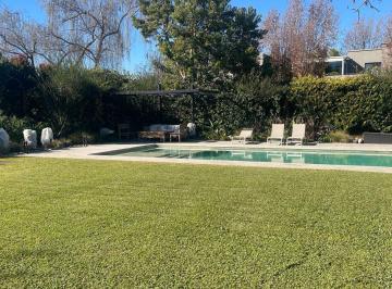Casa · 932m² · 5 Ambientes · 2 Cocheras · Casa en Venta 5 Ambientes en Ayres de Pilar