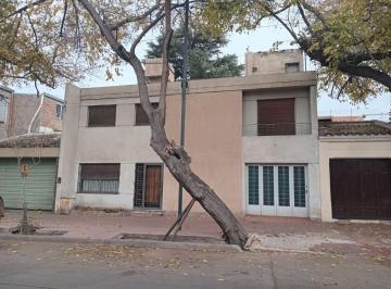 Casa de 5 ambientes, Ciudad de Mendoza · Oportunidad! Casa Ideal Para Familia Grande o Para Local Comercial