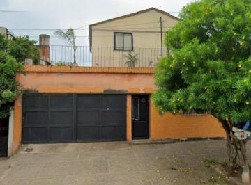 Casa · 150m² · 7 Ambientes · 2 Cocheras · Catamarca Al 1500 - Casa de 2d + Depto. 2d + Cochera