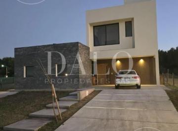 Casa · 200ha · 5 Ambientes · 1 Cochera · Casa 5 Ambientes en Venta en Villanueva, Tigre, G. B. a. Zona Norte