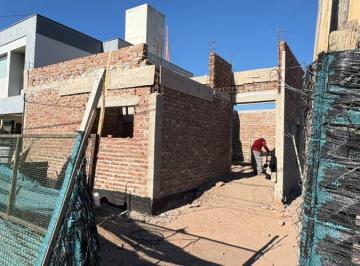 Casa de 4 ambientes, Luzuriaga · Casa en Venta Barrio Pinar del Sol 6, Maipú Luzuriaga