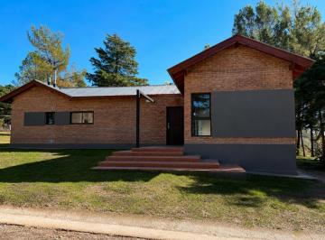 Casa · 93m² · 4 Ambientes · 1 Cochera · Venta de Propiedad en Bosquecillo
