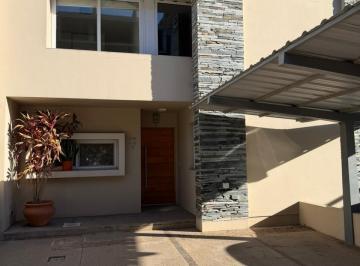 Frente · Venta Duplex 3 Dorm. Chacras del Sur