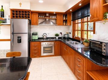 Cocina unidad frente · Casa en Venta, 4 Dorm. en Carapachay
