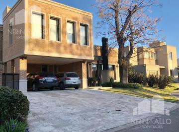 Casa · 300m² · 5 Ambientes · 2 Cocheras · Venta Casa 5 Ambientes Altos del Sol. Ituzaingo Parque Leloir