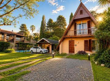 Casa de 4 ambientes, Berazategui · Casa en Venta en El Pato Country Club, con Pileta y Quincho.