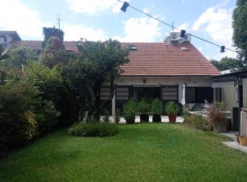Casa · 355m² · 4 Ambientes · 1 Cochera · Venta de Chalet Modernizado en Burzaco