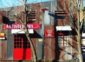 Casa · 310m² · 7 Ambientes · 2 Cocheras · Lote con 3 Departamentos y 1 Local en Av Ratti.